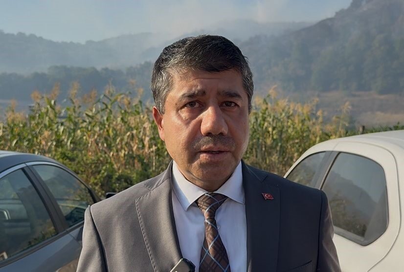 Düzce’de ormanlık alanda çıkan yangına ekiplerin havadan ve karadan müdahalesi