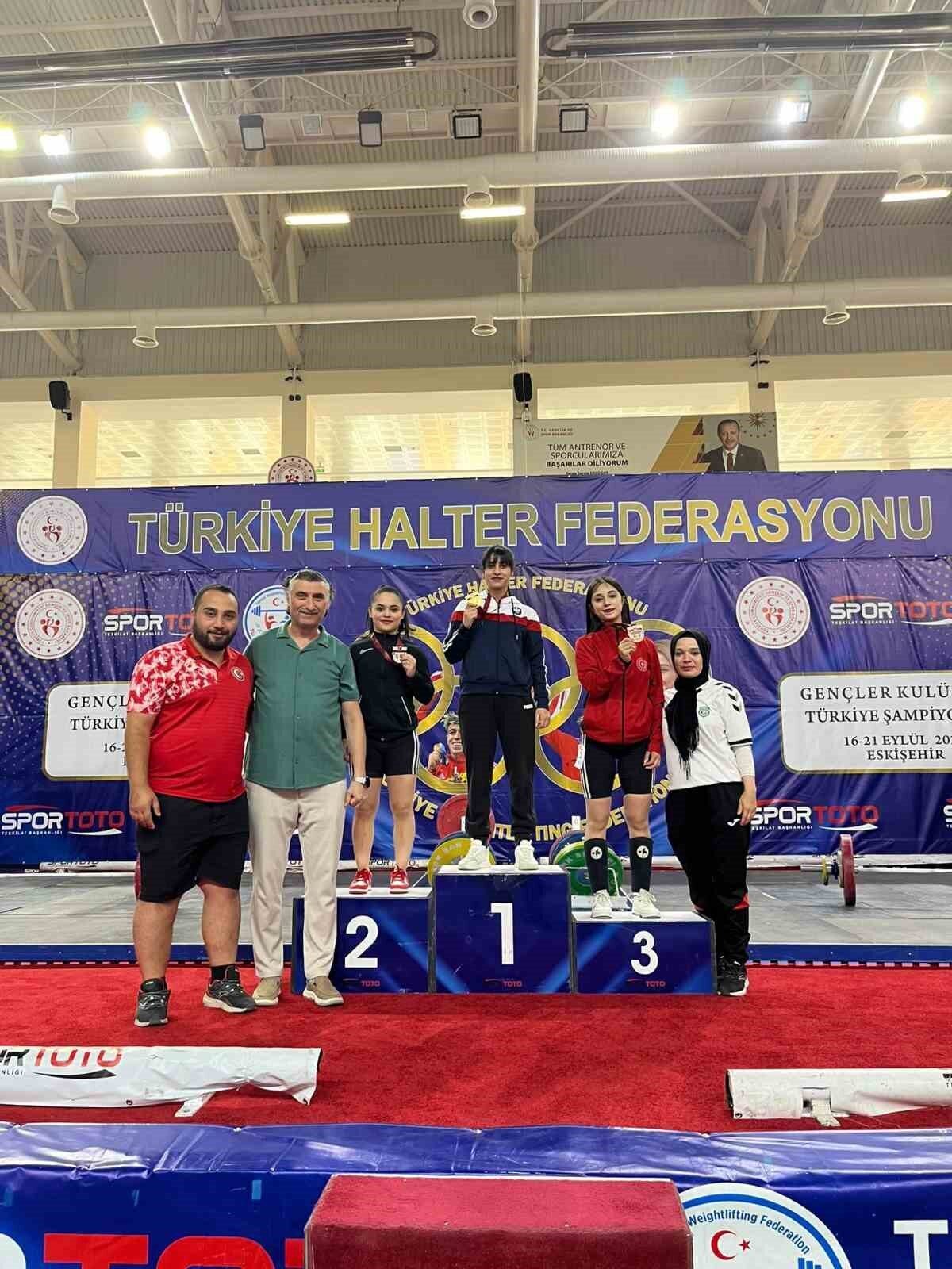 DÜZCE(İHA) – Halter Gençler Kulüpler Türkiye Şampiyonası’nda Düzce’yi temsil eden