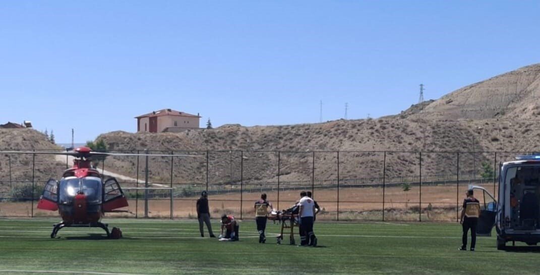 Malatya’nın Darende ilçesinde kontrolden çıkarak devrilen tırın sürücüsü ağır yaralandı