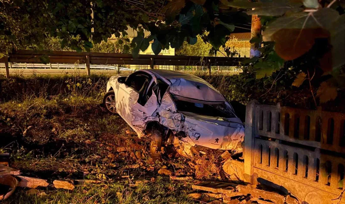 Ordu’nun Ünye ilçesinde iki otomobilin çarpışması sonucu meydana gelen trafik