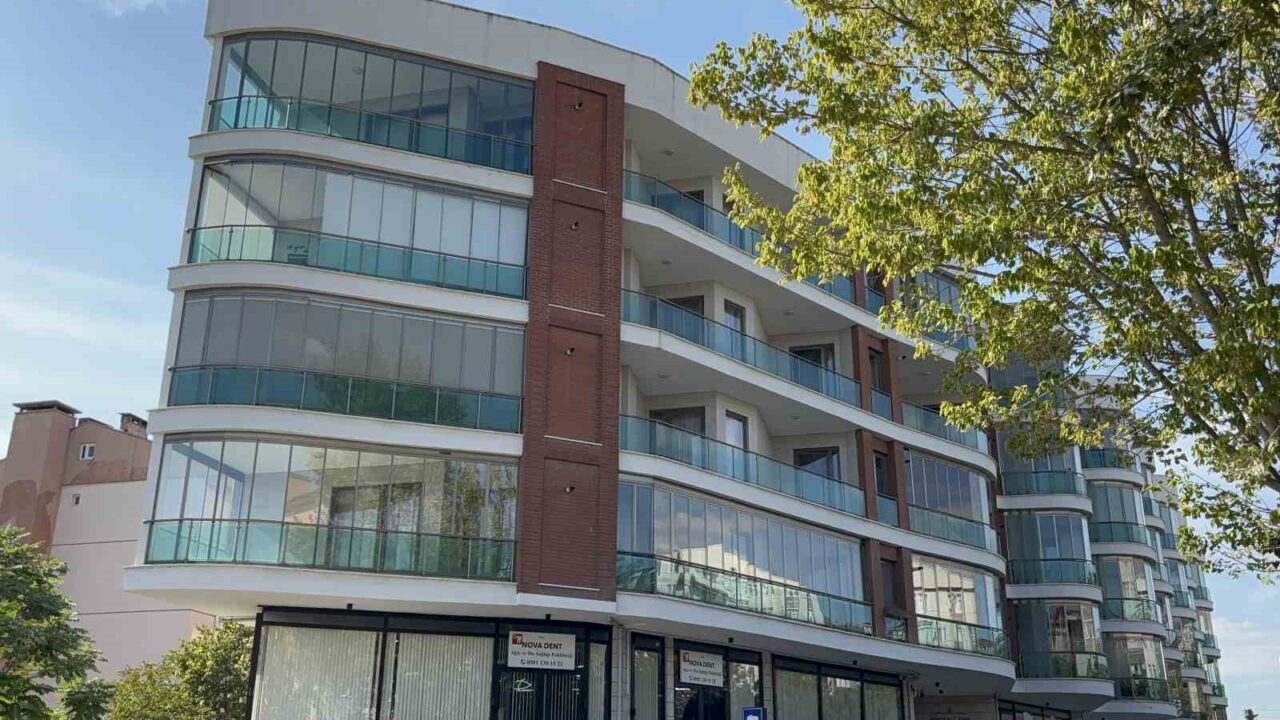 Edirne’de Belediye Başkanı Filiz Gencan’ın da ikamet ettiği sitede açılan