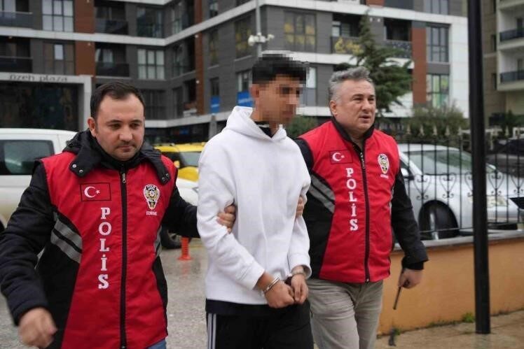 Edirne’de 16 yaşındaki eski sevgilisini, 30 bıçak darbesiyle öldüren 15