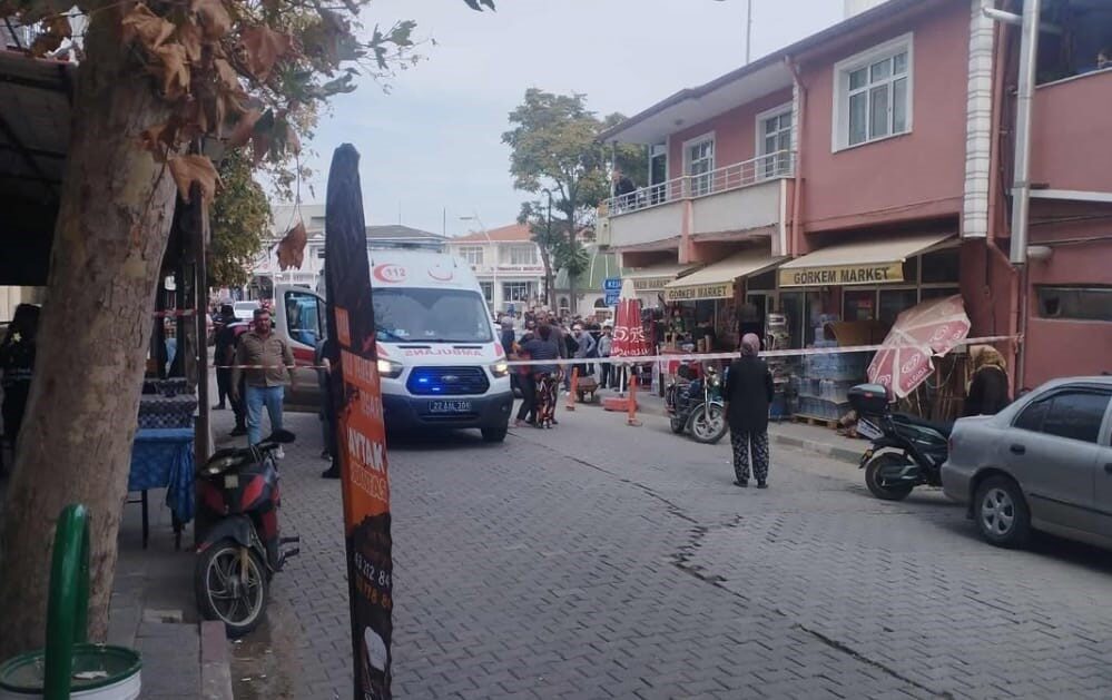 Edirne’nin İpsala ilçesine bağlı Yenikarpuzlu beldesinde baba ve oğlunun kıraathanede