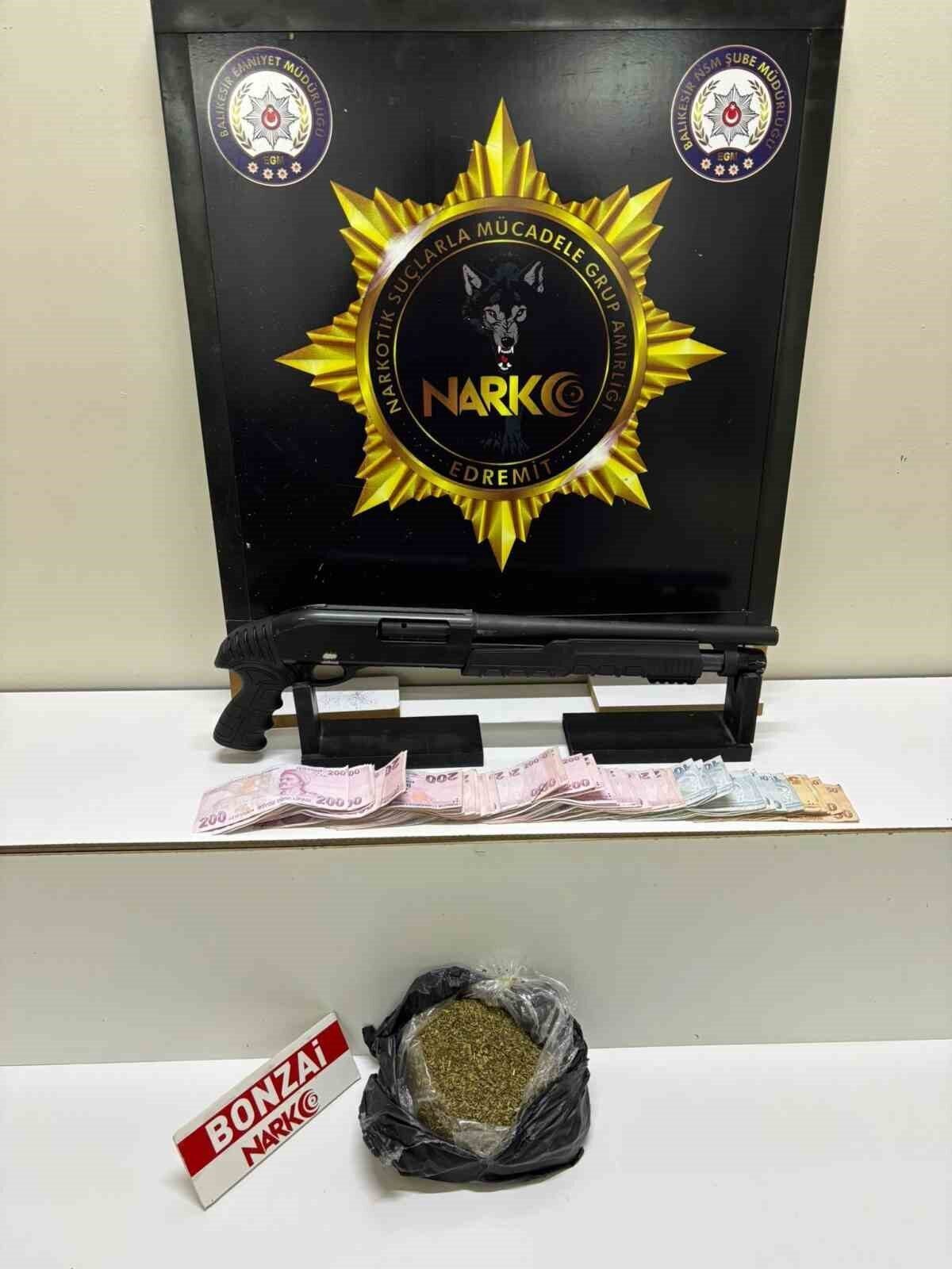 Balıkesir’in Edremit ilçesinde polis ekiplerince düzenlenen uyuşturucu operasyonunda sentetik kannabinoid,