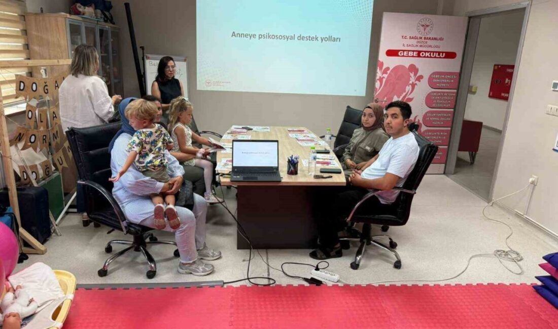 DÜZCE(İHA) – Düzce’de anne baba adaylarıyla sağlık personellerini buluşturan bebek