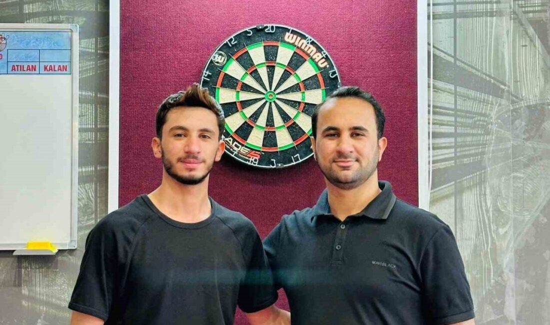 Ankara’da yapılan dart milli takım seçmelerinden Elazığlı sporcular Bedirhan ve