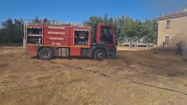 Elazığ’da çıkan ahır yangını, itfaiye ekipleri tarafından söndürüldü. Edinilen bilgiye