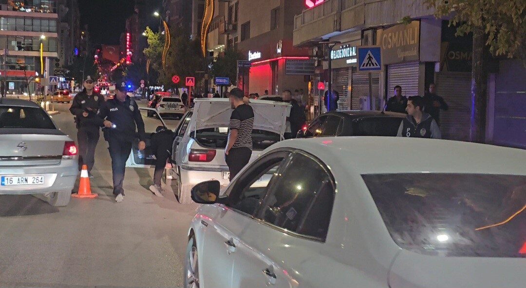 Elazığ’da polis ekipleri, kent genelinde geniş çaplı asayiş uygulaması gerçekleştirdi.