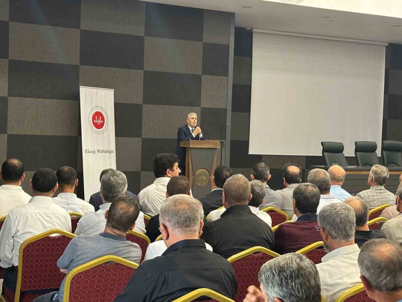 Elazığ’da eylül ayı cami görevlileri toplantısı düzenlendi. Elazığ İl Müftülüğüne