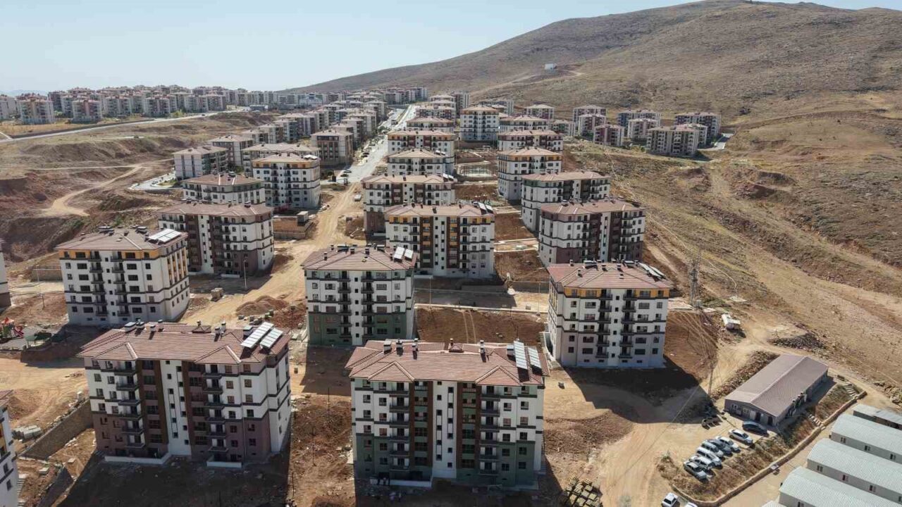 Deprem bölgesi Elazığ’da, rezerv alanı ilan edilen mahallelerde kalıcı konut