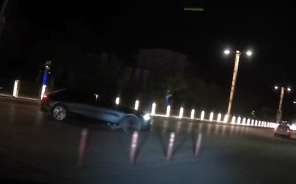 Elazığ’da bir sürücü, yola drift atarak girdi. O anlar kameralara