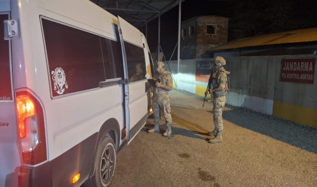 Elazığ’da jandarma ekipleri tarafından yapılan Huzur Uygulamasında 5 bin 947