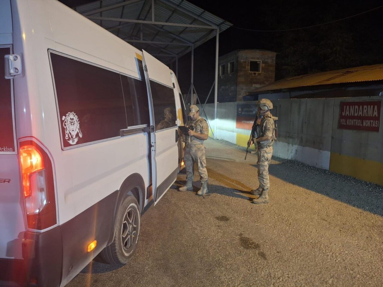 Elazığ’da jandarma ekipleri tarafından yapılan Huzur Uygulamasında 5 bin 947