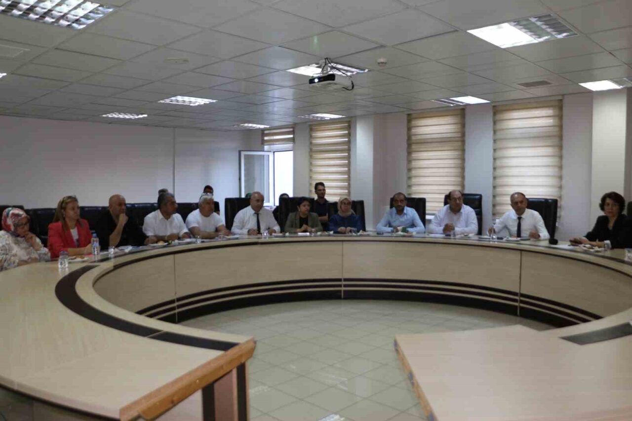 Elazığ’da “Kamu Hastaneleri Hizmetleri Değerlendirme Toplantısı” düzenlendi. Elazığ İl Sağlık