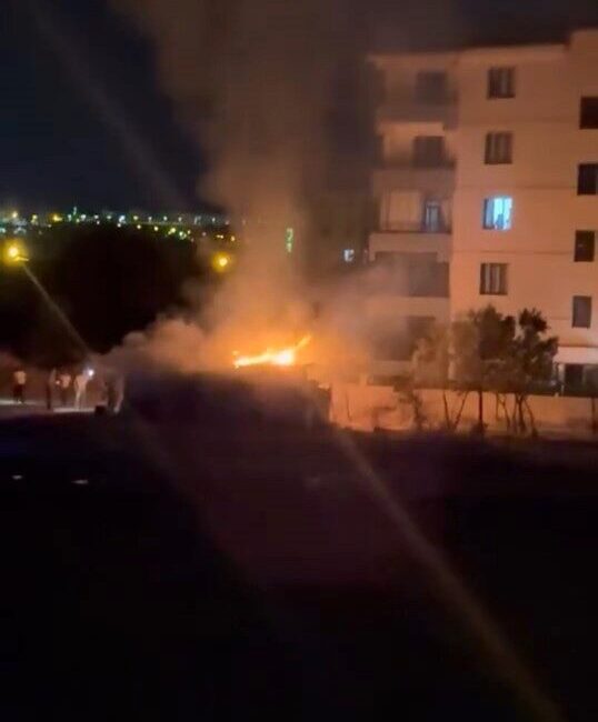 Elazığ’da bir kümeste çıkan yangın, itfaiye ekipleri tarafından söndürülürken, bazı