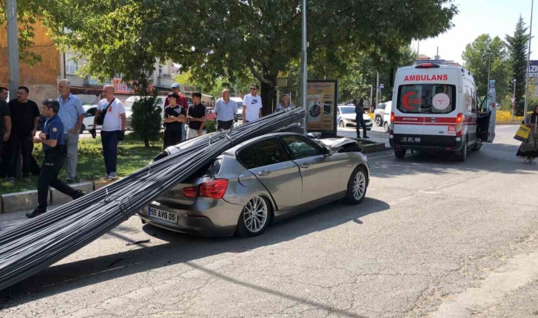 Elazığ’da inşaat demiri yüklü tır, kırmızı ışıkta ani fren yapması
