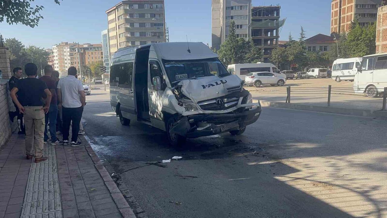 Elazığ’da minibüs, şehir içi yolcu taşıma otobüsüne çarptı. Kazada 8