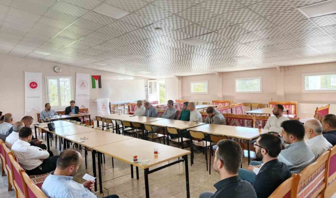 Elazığ’da “Oku-yorum” Projesi toplantısı yapıldı. Elazığ İl Müftülüğü, din görevlileri