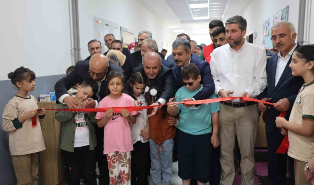 Elazığ’da Türk Kızılay tarafından Şehit Ahmet Küçüktağ ilkokulunda eğitim gören
