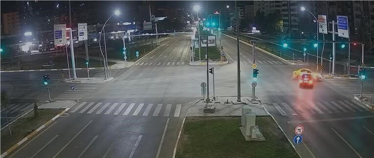 Elazığ’da taksiyle otomobilin çarpışması sonucu 2 kişi yaralanırken, kaza anı