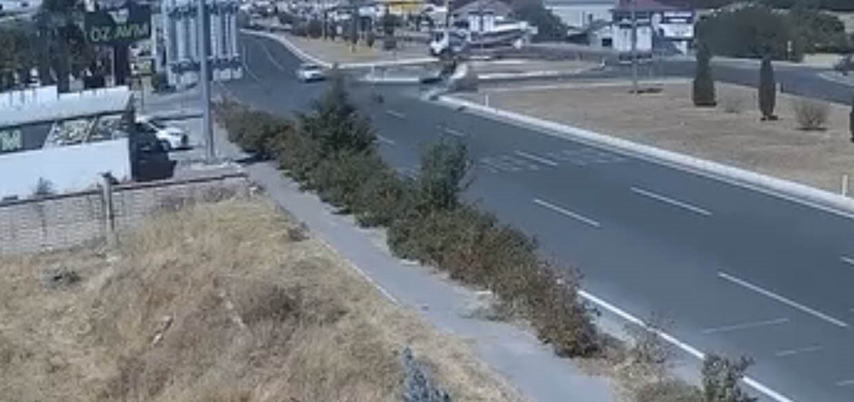 Elazığ’da 2 kişinin yaralandığı trafik kazasının görüntüleri ortaya çıktı. Kaza,