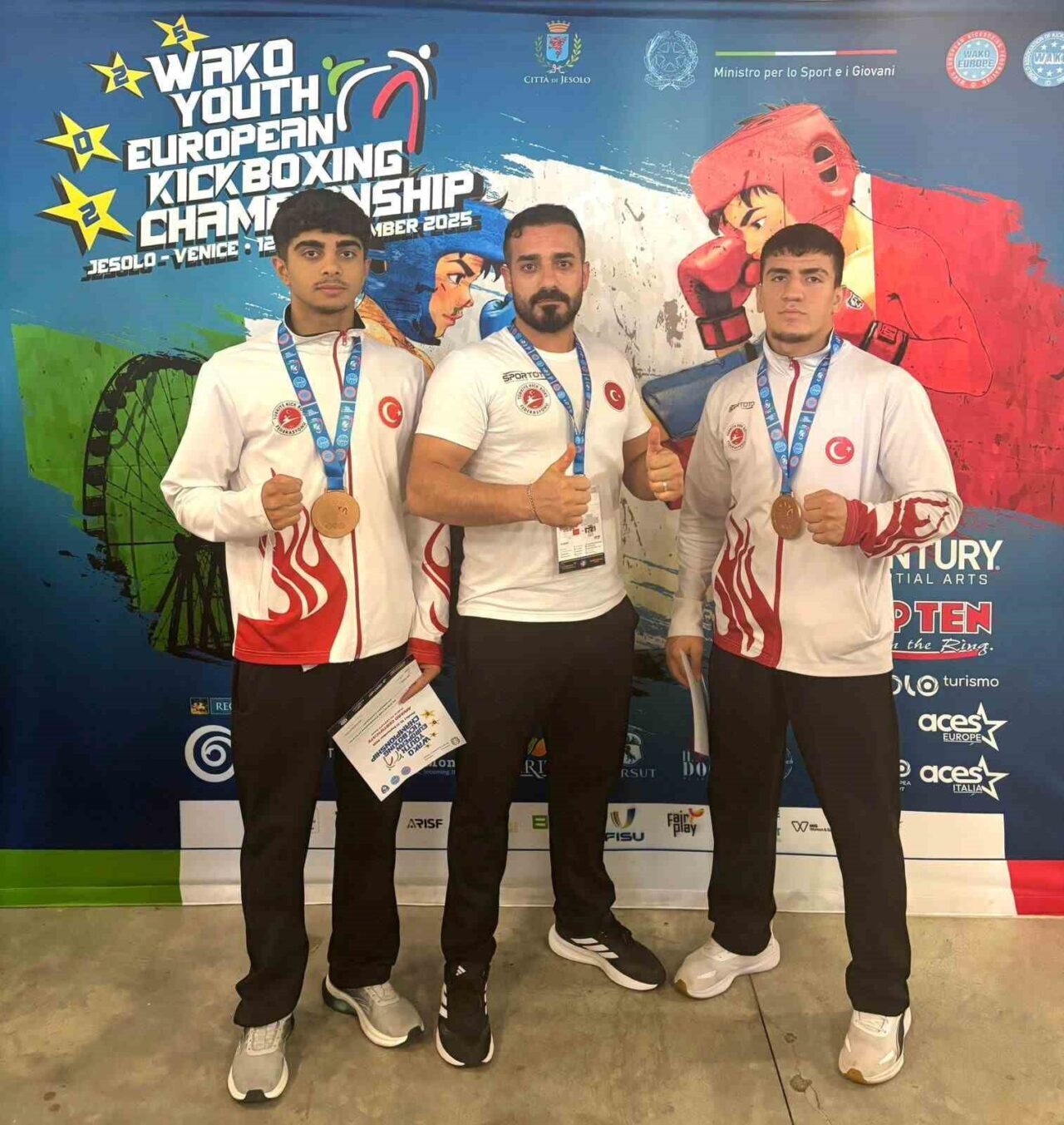 Elazığlı sporcular Gençler Avrupa Kick Boks Şampiyonası’ndan bronz madalya ile