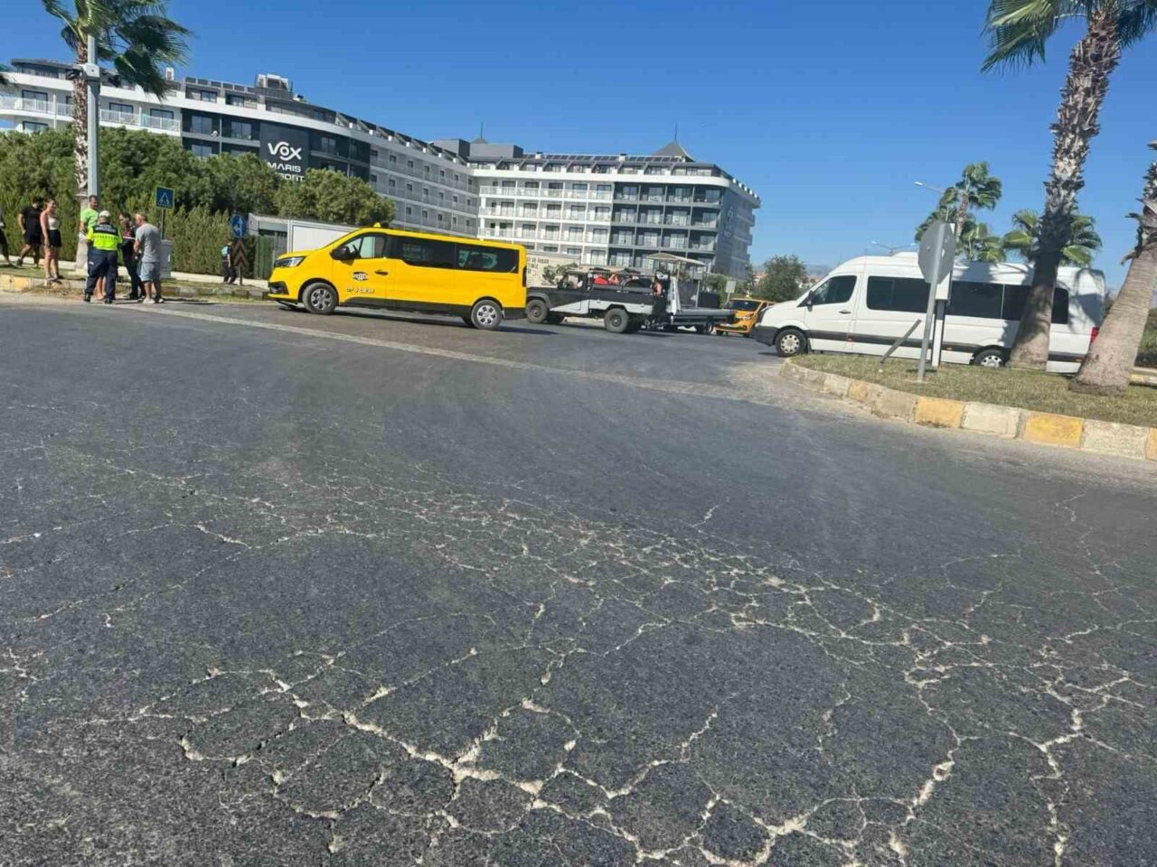 Antalya’nın Manavgat ilçesinde ticari taksi Alman vatandaşının kullandığı 3 tekerlekli