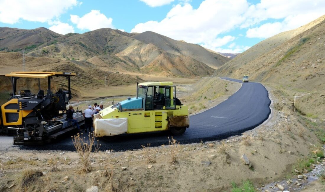 Ağrı’nın Eleşkirt ilçesine bağlı Çatkösedağ grup köy yolunun 3 kilometrelik