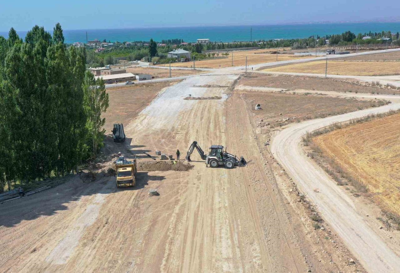 Van Büyükşehir Belediyesi, çevre yoluna bağlantı sağlayan ve İpekyolu Caddesi’ne