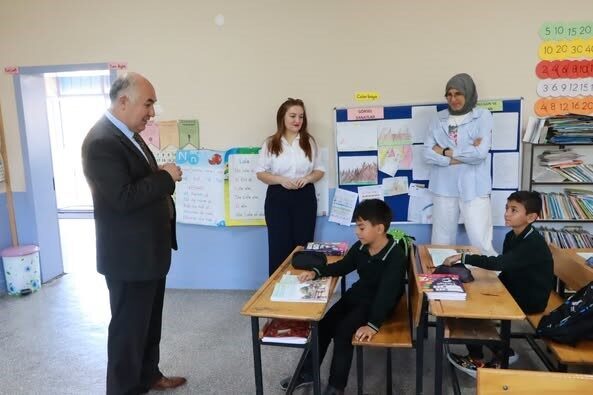 Afyonkarahisar’da Emirdağ İlçe Milli Eğitim Müdürü Gürkan Emeksiz, Tez İlkokulu,