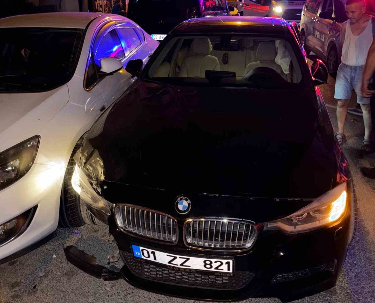 Mersin’in Erdemli ilçesinde emniyetin karşı sokağında BMW marka otomobille şüpheli