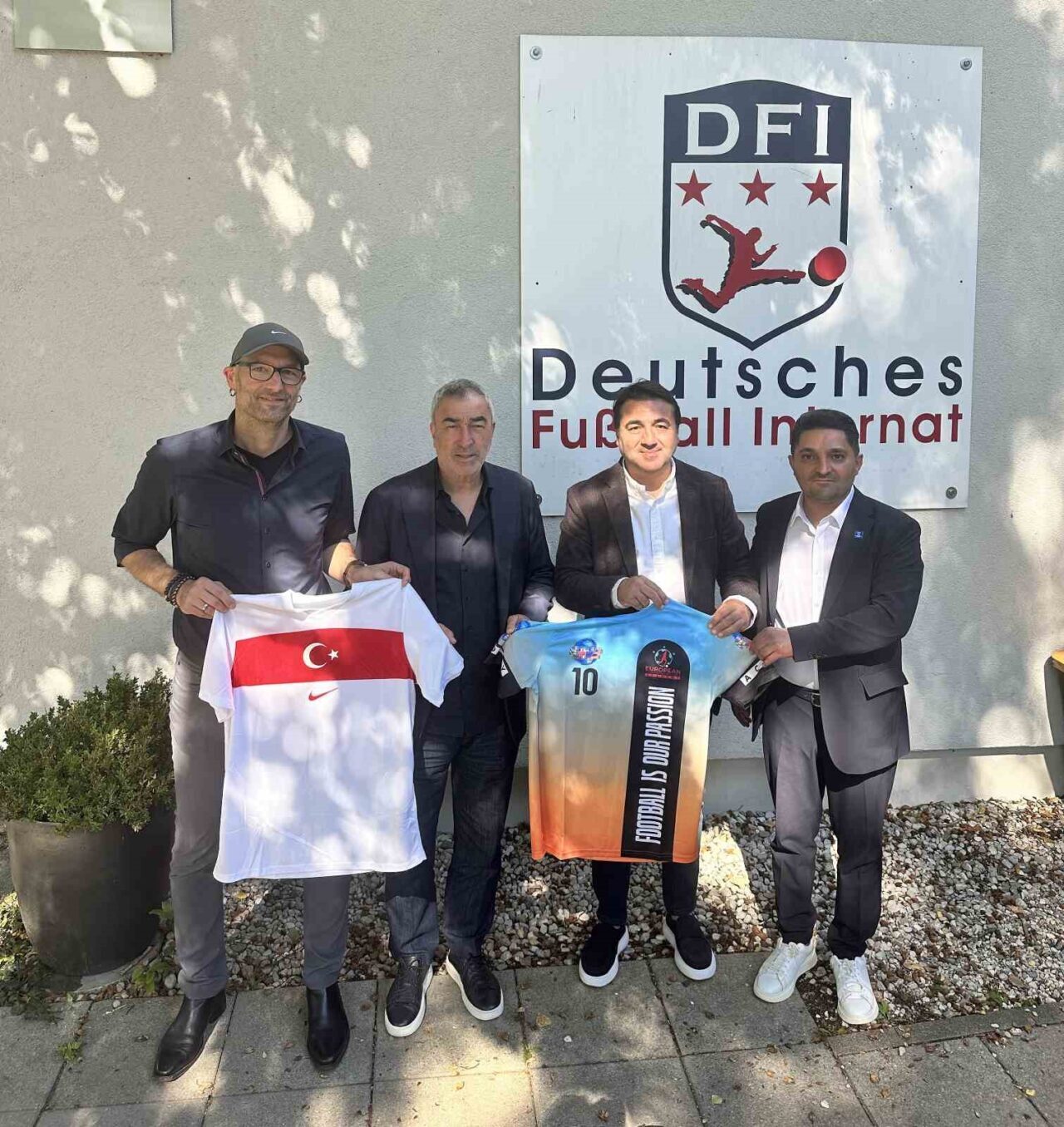 Türkiye Futbol Federasyonu (TFF) Futbol Gelişim Direktörü Emrah Bayraktar ve