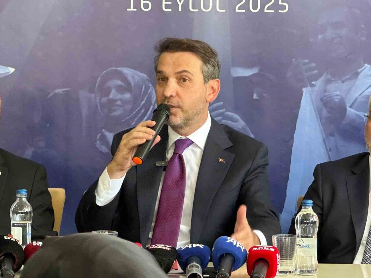 Enerji ve Tabii Kaynaklar Bakanı Bayraktar, Adıyaman’da partililerle bir araya