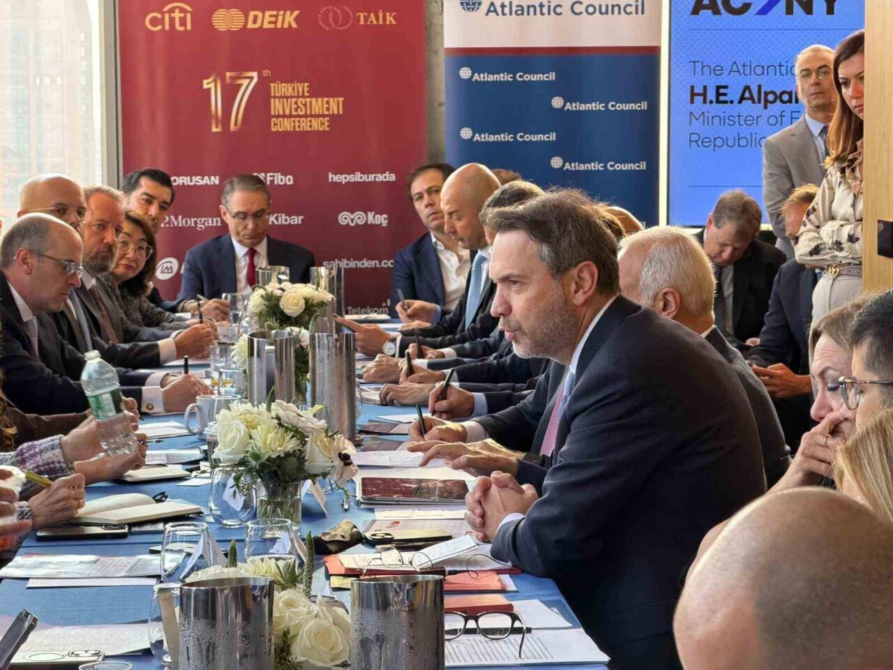 Enerji ve Tabii Kaynaklar Bakanı Alparslan Bayraktar, “Rüzgar ve güneş