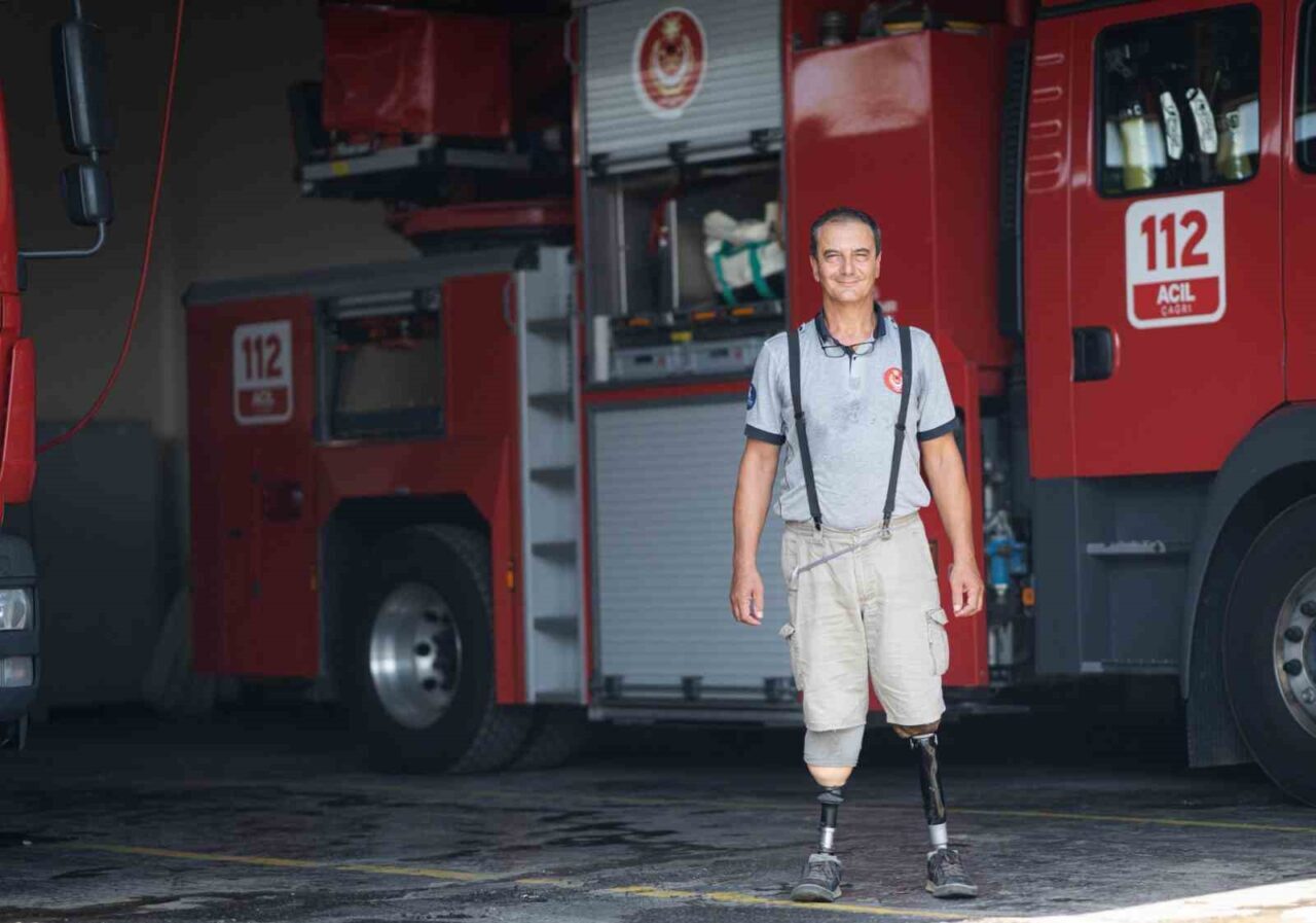 İzmir Büyükşehir Belediyesi İtfaiye Dairesi Başkanlığı bünyesinde görevli Mümtaz Zarplı,