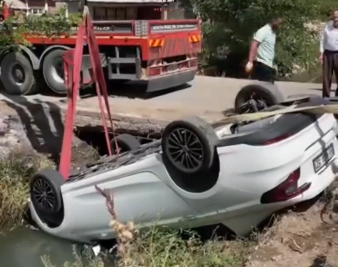 Van’ın Erciş ilçesinde otomobilin su kanala düşmesi sonucu 3 kişi