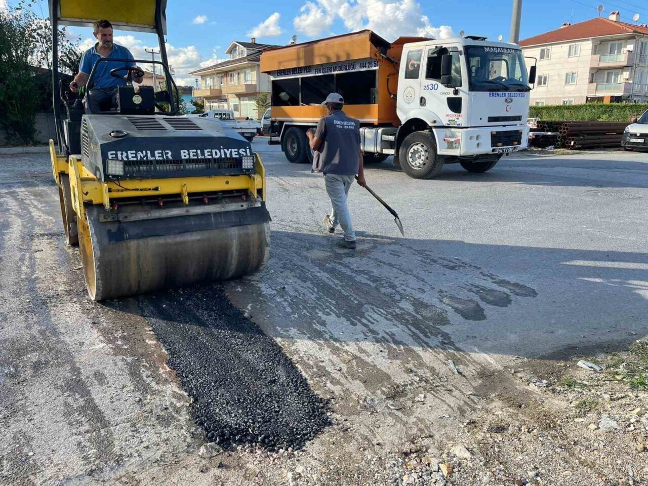 Erenler Belediyesi, ‘Fiber İnternet Hattı’ çalışmalarının tamamlandığı sokaklarda yol bakım