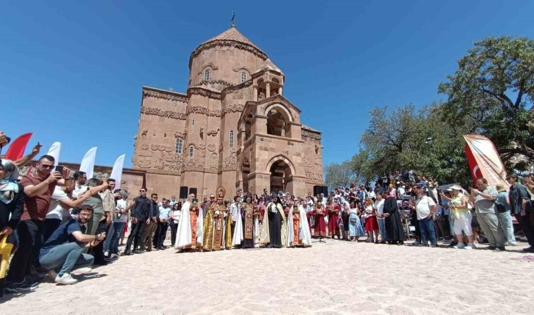 Kültür ve Turizm Bakanlığının özel izniyle yılda bir kez ibadete