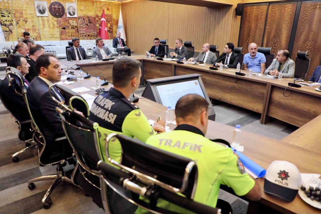 Erzincan Valisi Hamza Aydoğdu başkanlığında ilgili birim amirlerin katılımlarıyla “Hız