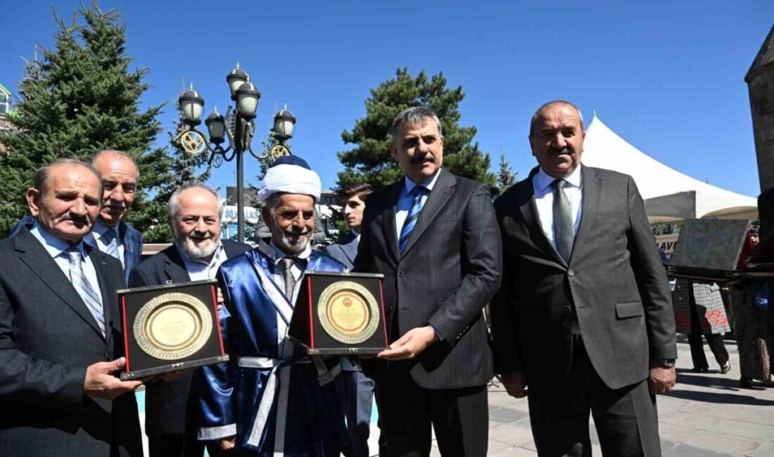 Erzurum’da Yakutiye Medresesi önünde düzenlenen “Ahilik Kültürü Haftası Kutlama Açılış