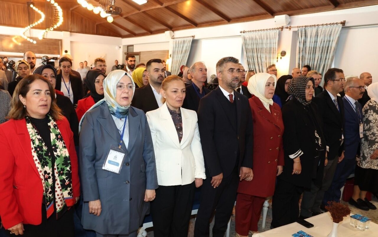 Erzurum’da AK Parti Genel Merkez Kadın Kolları Başkanlığı tarafından”Aile İçin