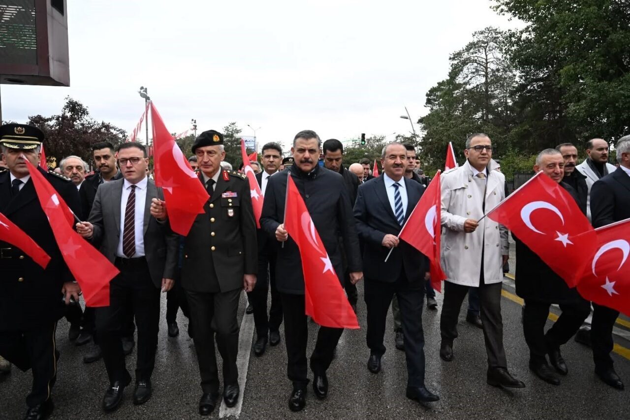 Erzurum’da 19 Eylül Gaziler Günü dolayısıyla kortej yürüyüşü düzenlendi. Erzurum