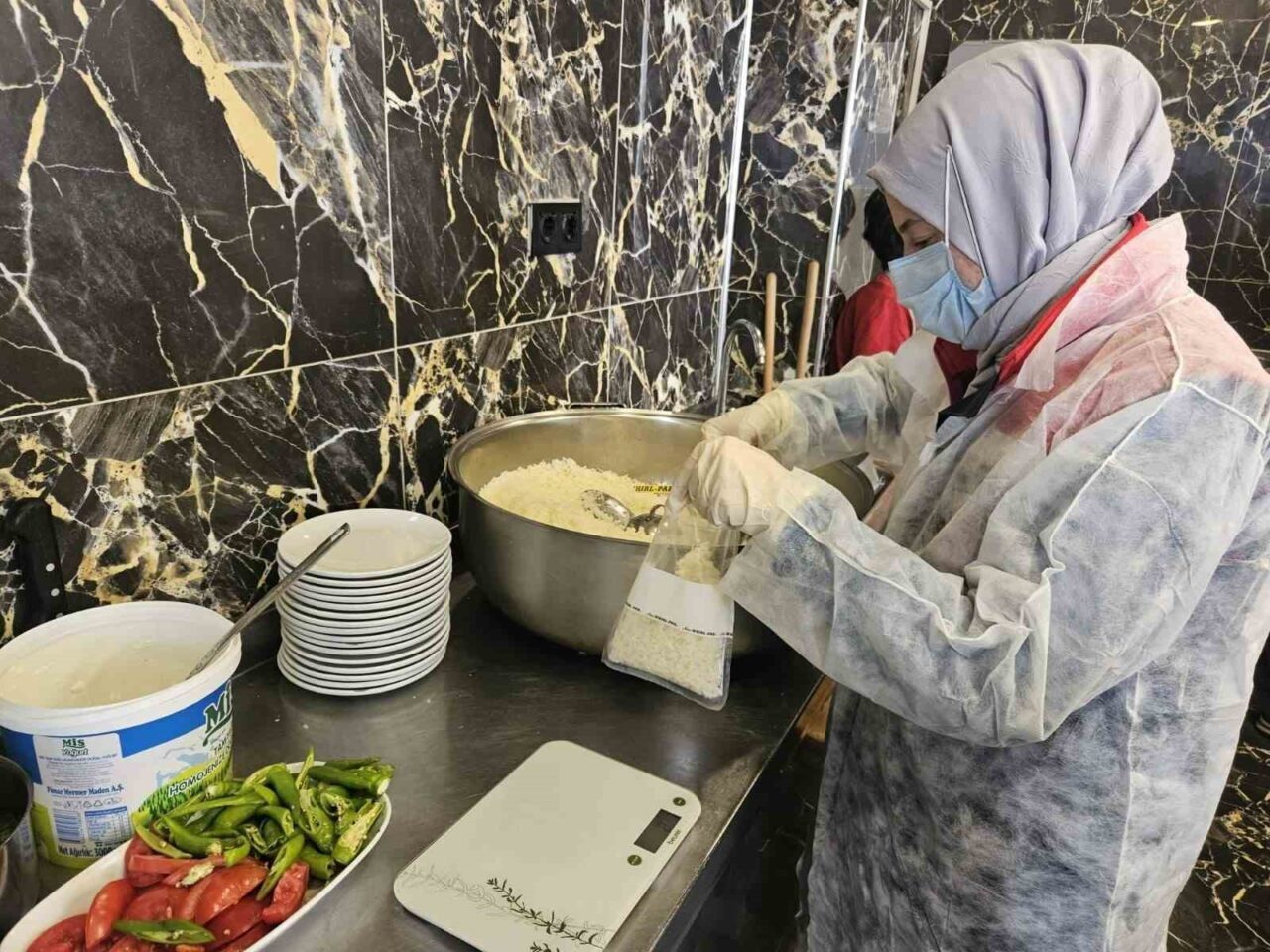 Erzurum’da gıda satışı yapan işletmelere yönelik denetimler gerçekleştirildi. Erzurum Valiliği’nce