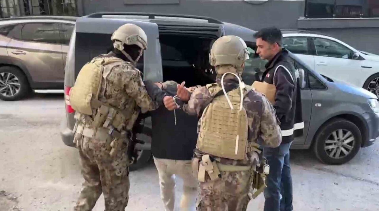Erzurum’da tefecilere yönelik operasyonda yakalanan 5 şüpheliden 3’ü tutuklandı. Erzurum