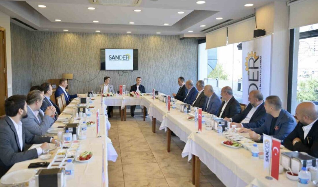 Esenyurt Belediye Başkan Vekili Can Aksoy, iş dünyası temsilcileriyle bir