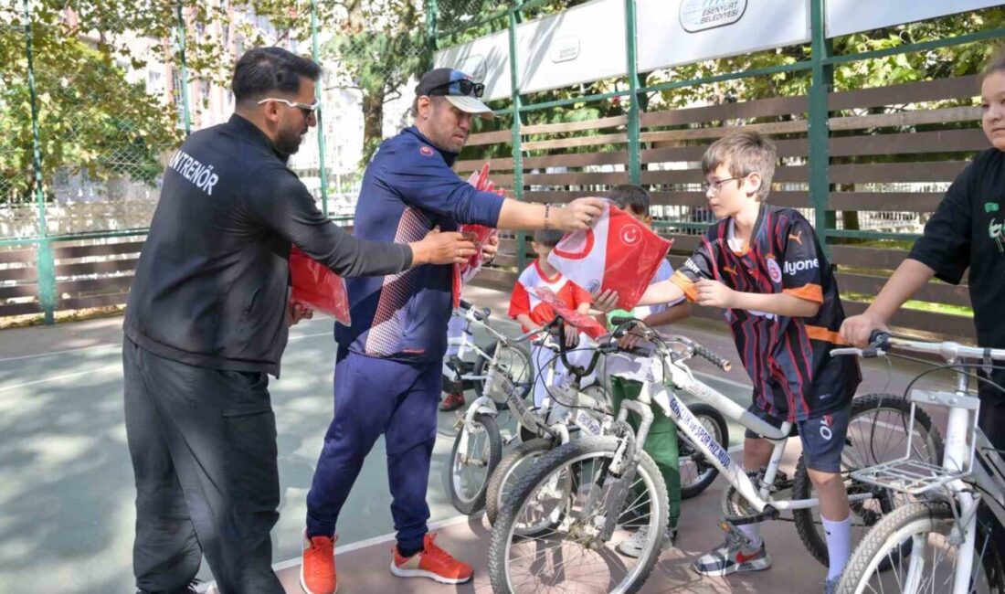Esenyurt Belediyesi’nin Kış Spor Okulları kapsamında düzenlediği bisiklet kurslarında 7-14