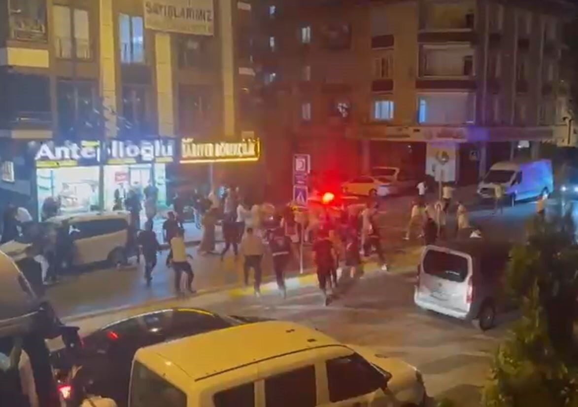 Esenyurt’ta düğün çıkışı Vanlı iki akraba aile arasında tekme tokat