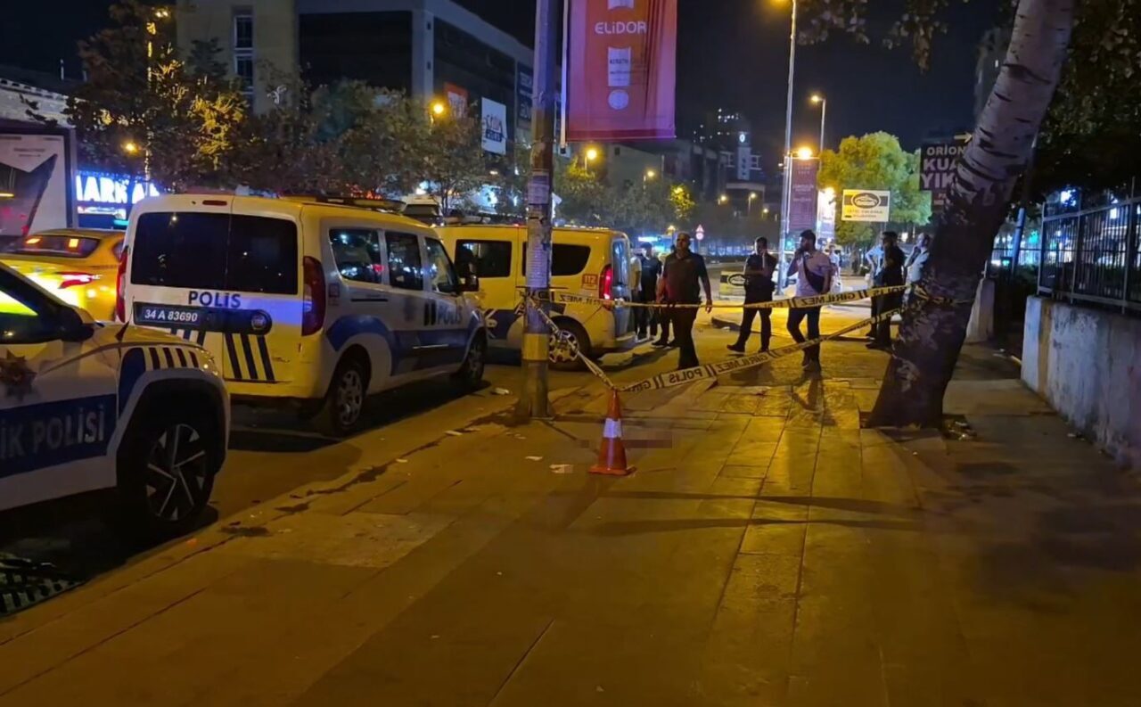 İstanbul’un Esenyurt ilçesinde yolun karşısına geçmeye çalışan şahıs, motosikletin kendisine