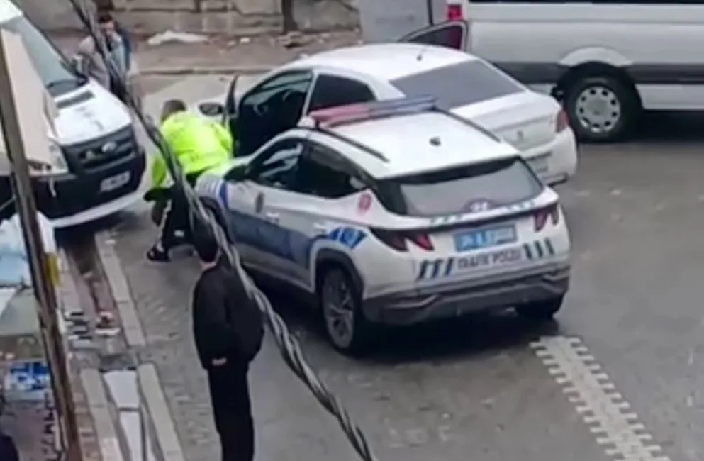 İstanbul Esenyurt’ta aracının muayenesi olmayan bir sürücü, polislerin “dur” ihtarına