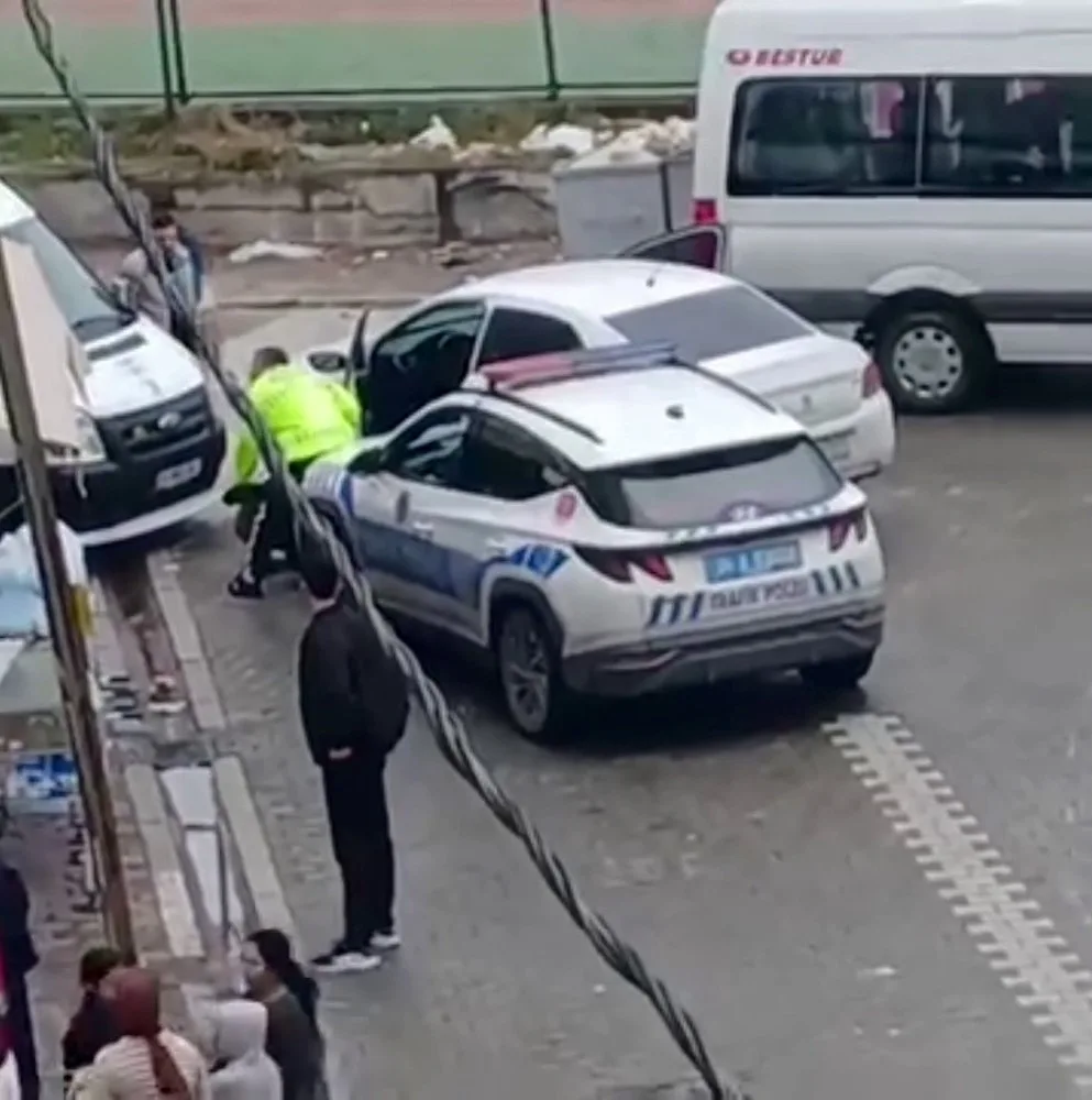 İstanbul Esenyurt’ta aracının muayenesi olmayan bir sürücü, polislerin “dur” ihtarına
